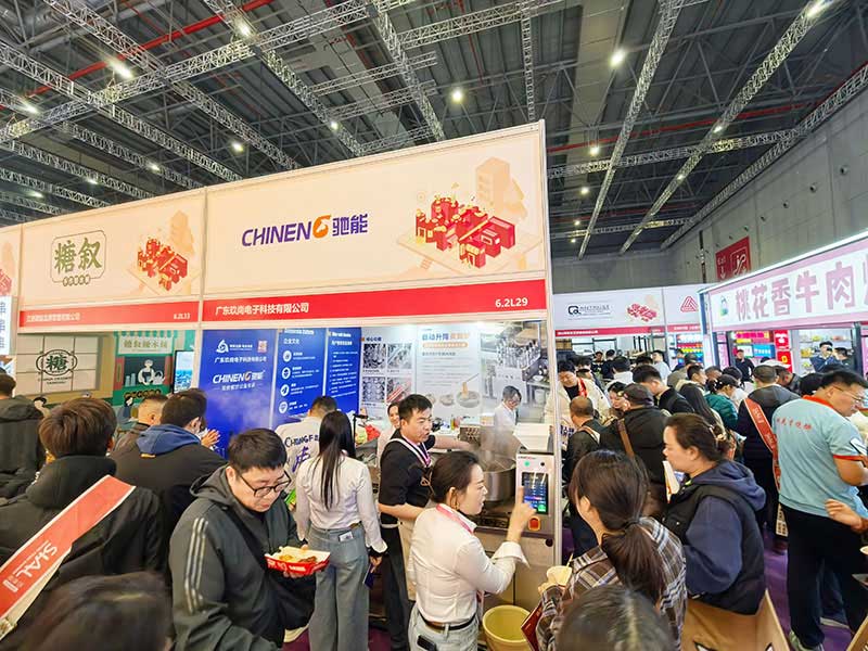 驰能自动煮面炉展位吸引了众多连锁餐饮客户